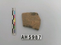 藏品(灰褐色夾砂陶)的圖片